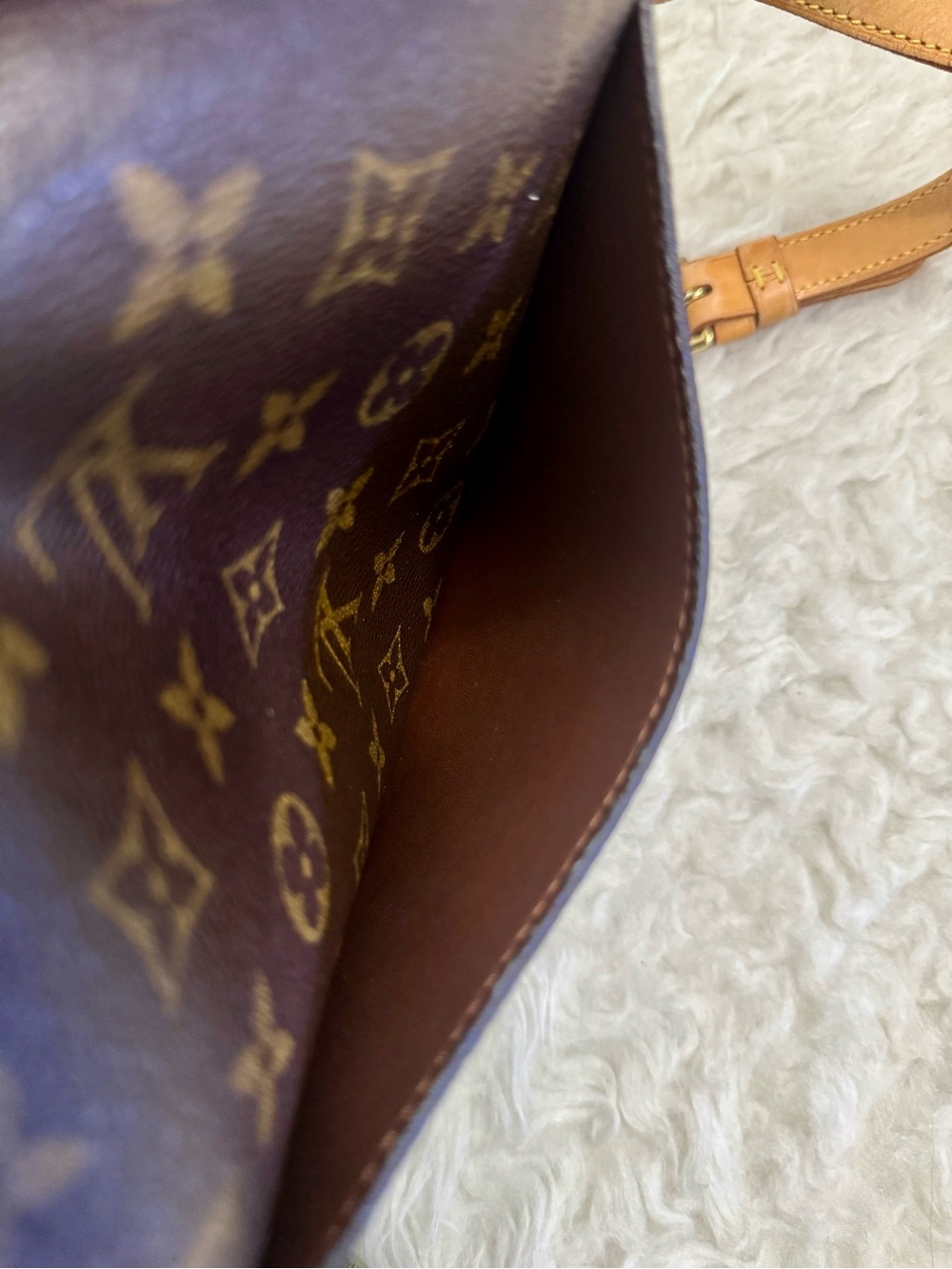 LOUIS VUITTON Saint Cloud Monogram GM - Picture 8 of 16